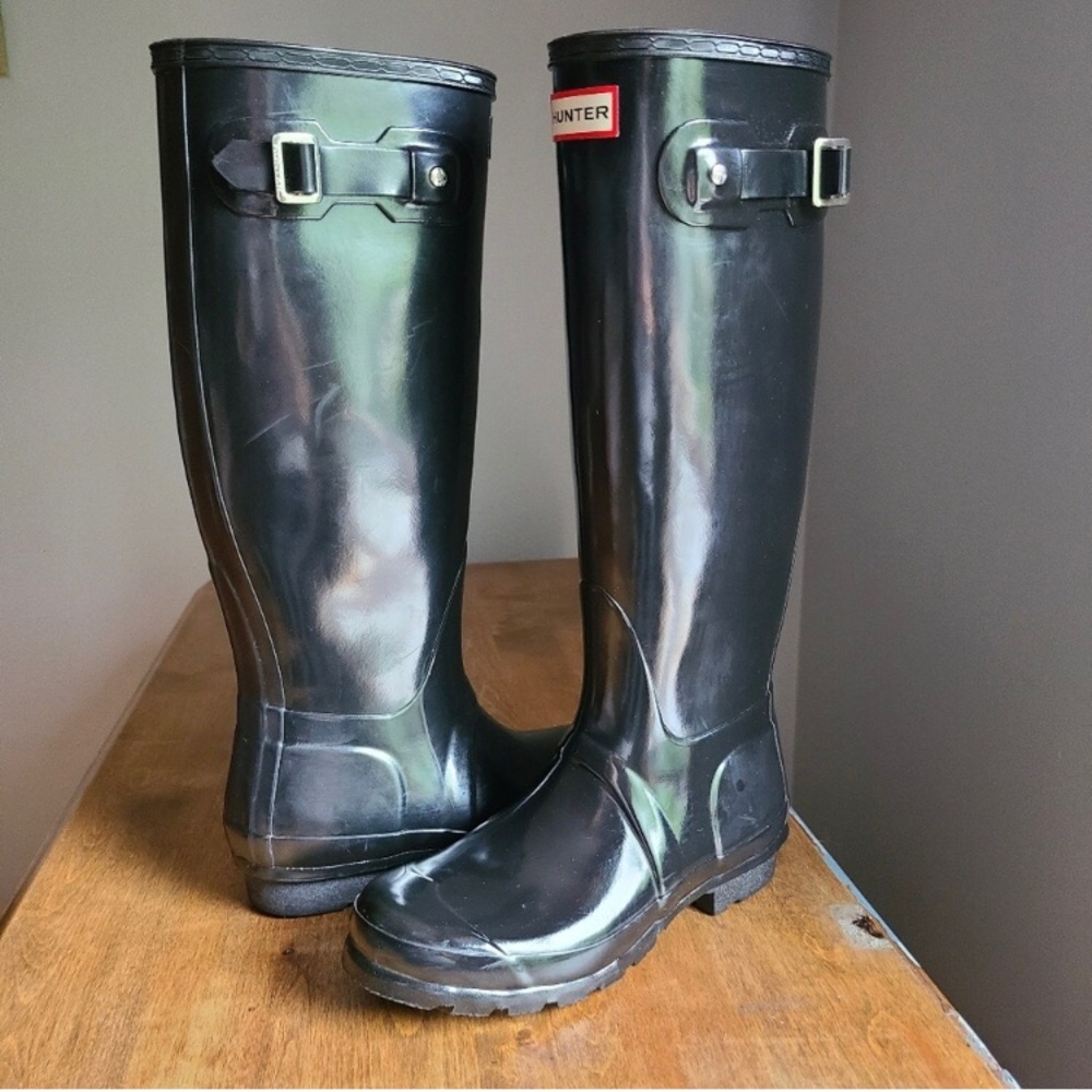 Authentic Hunter Rain Boots Original Glossy Tall in colour Black Gloss size 8